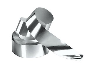 Rotolo di nastro in alluminio adesivizzato 