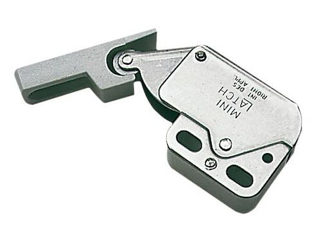 Chiusura a scatto per ante